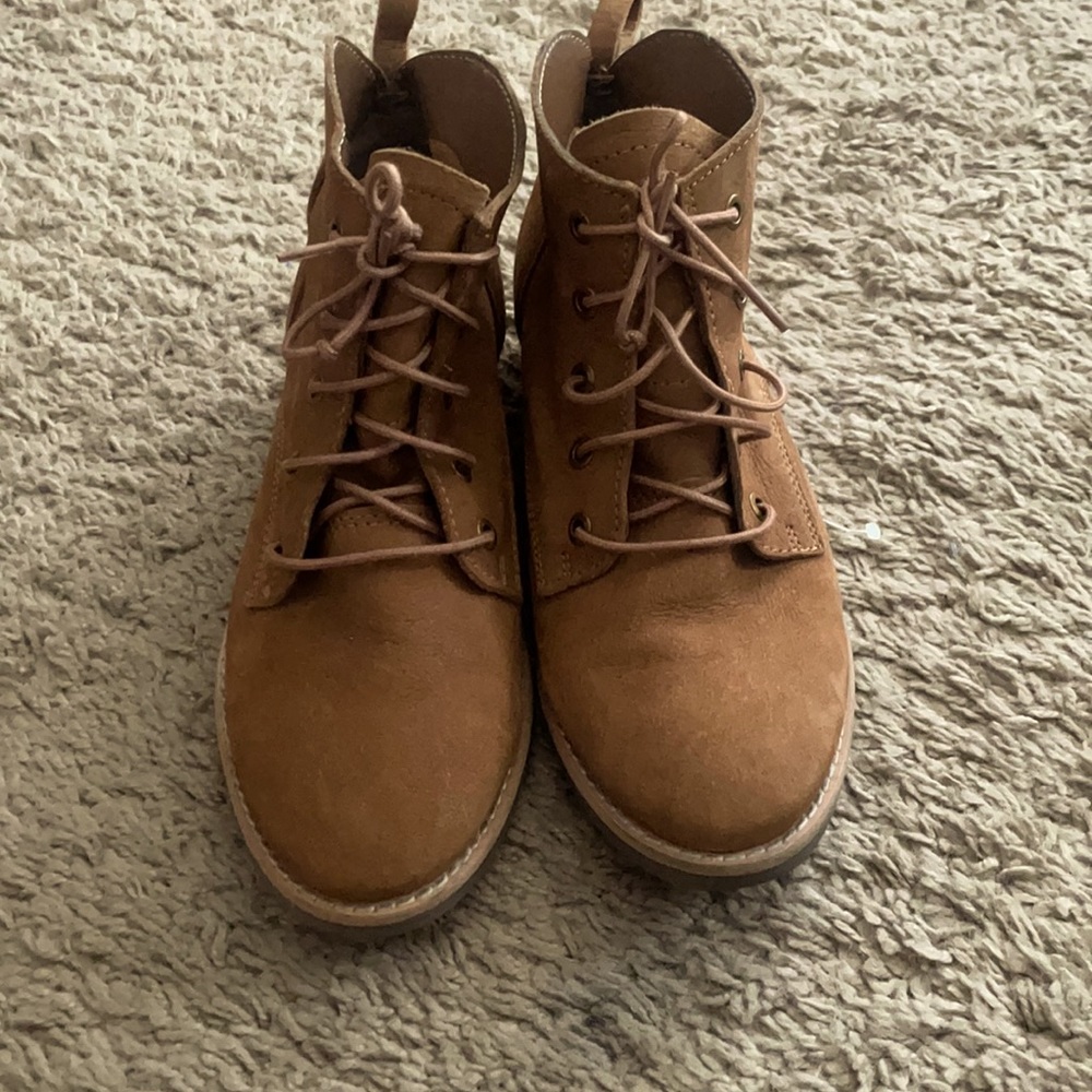 Cute Diba ankle boots. Size 6.5